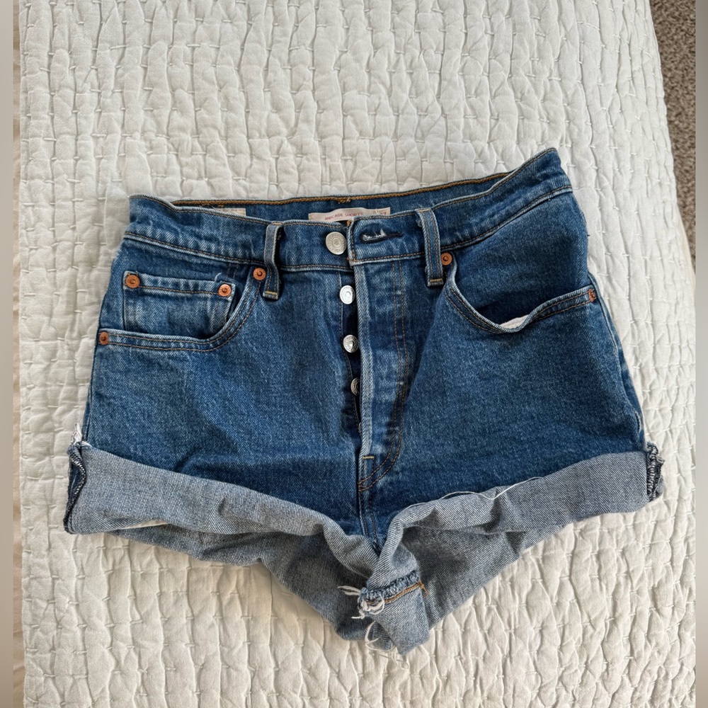 Levi's Ribcage Shorts - Picture 3 of 6